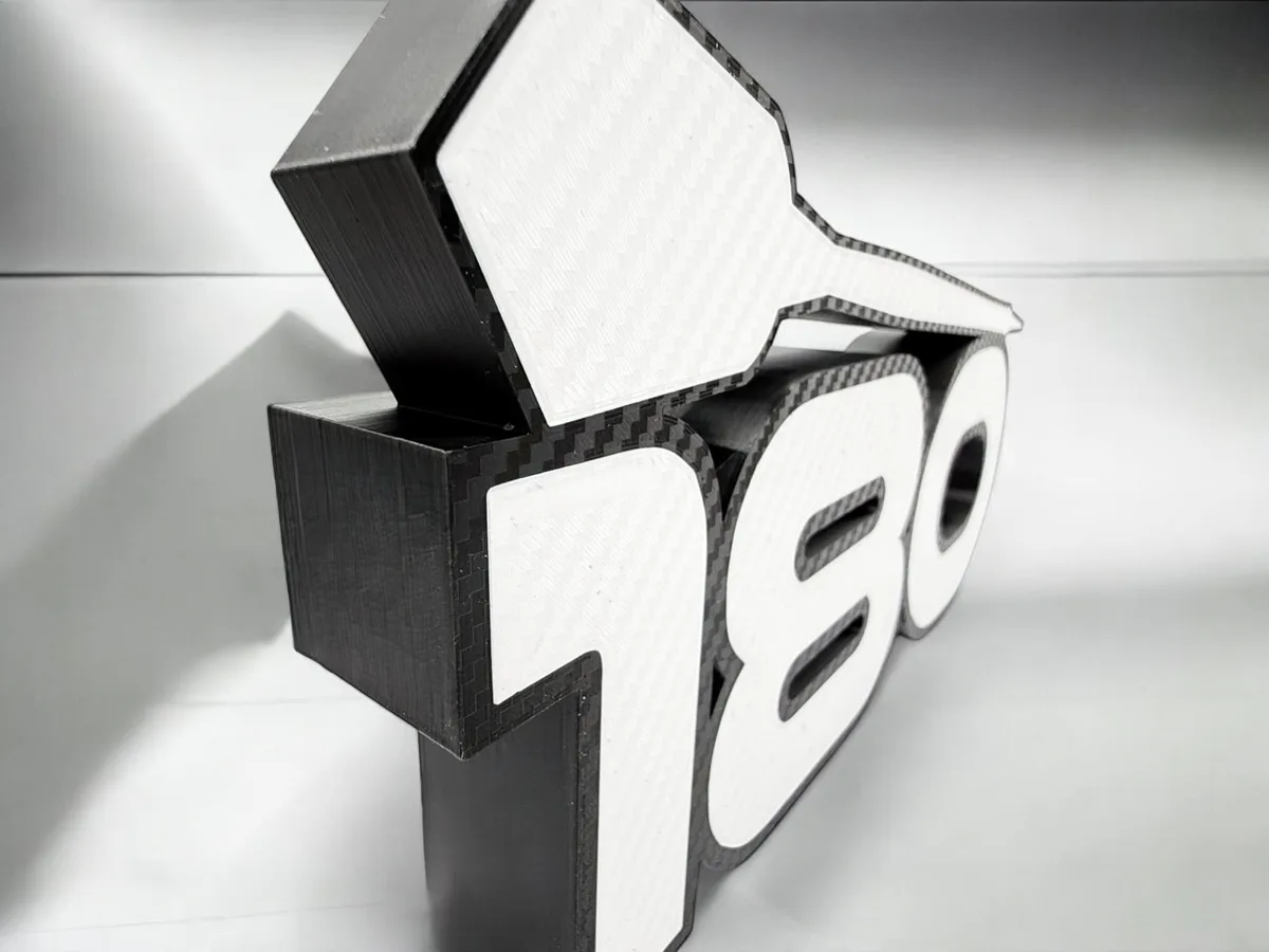 Dekorative Dart 180 mit Dartpfeil in Carbon-Optik - Bild 4